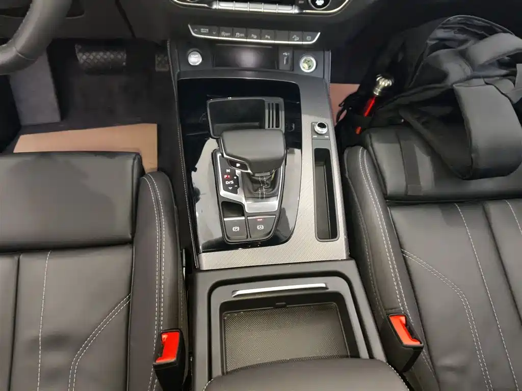 Audi Q5L 2023 — фото 10
