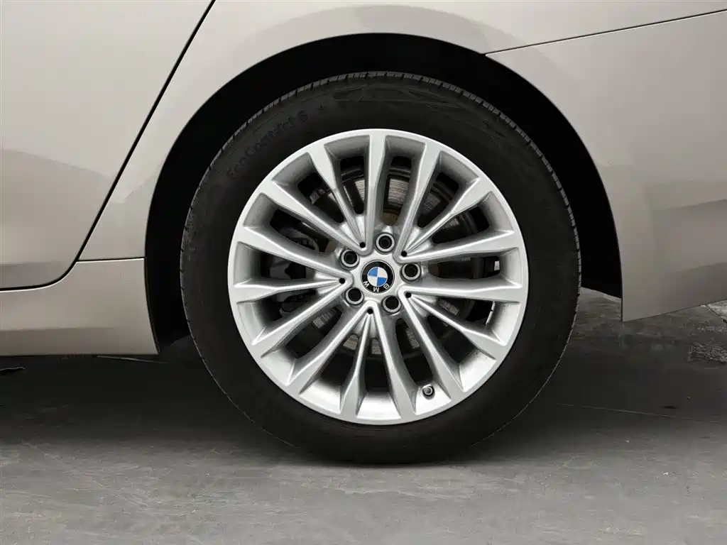 BMW 5 Series New Energy 2021 — фото 10