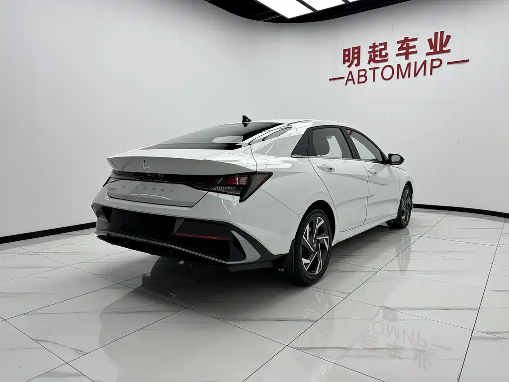 Hyundai Elantra 2023 — фото 9