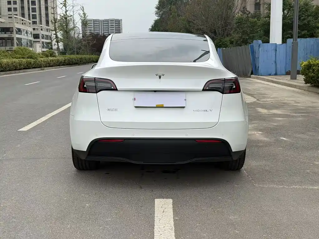 Tesla Model Y 2023 — фото 9