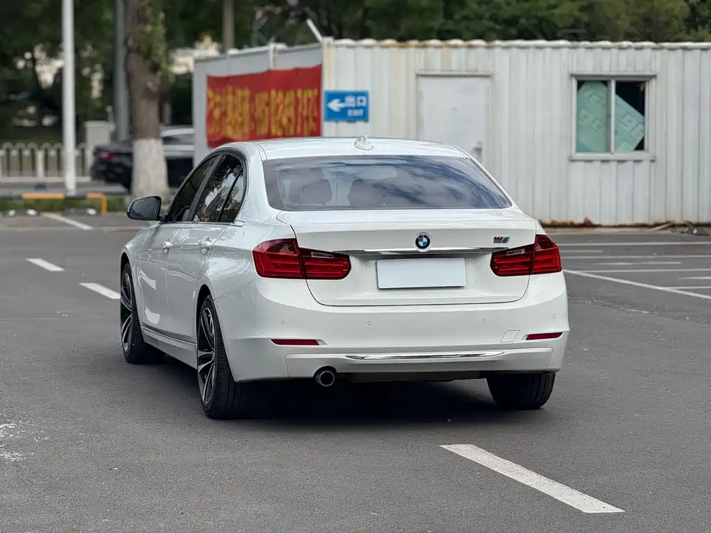 BMW 5 Series 2012 — фото 16