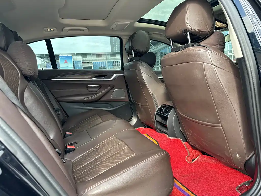 BMW 5 Series 2022 — фото 14