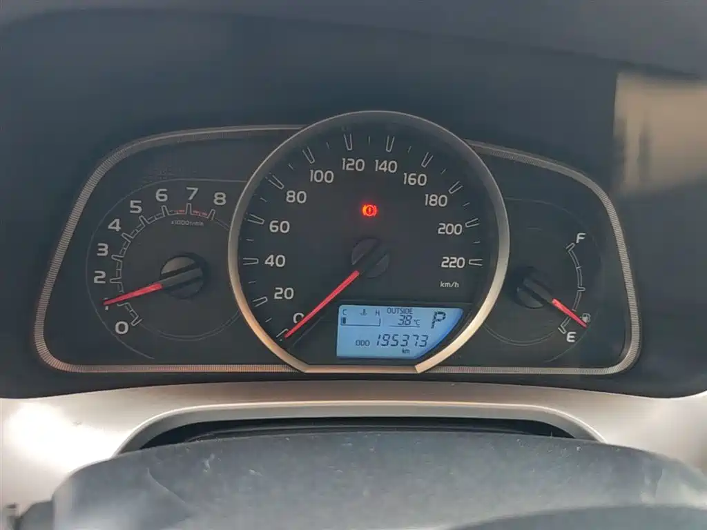 Toyota RAV4 2017 — фото 12
