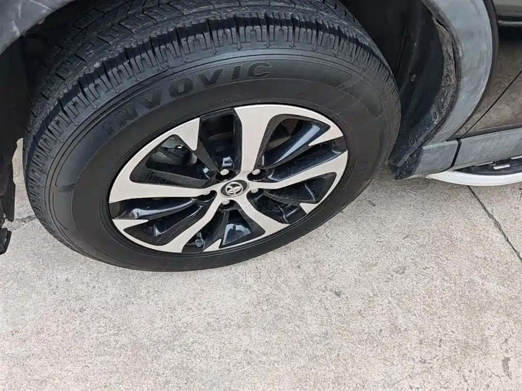 Toyota RAV4 2017 — фото 23