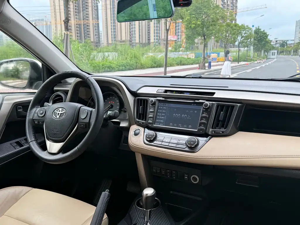 Toyota RAV4 2015 — фото 14