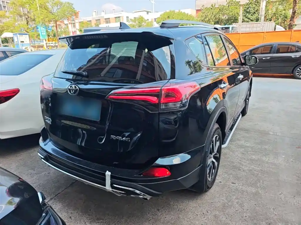 Toyota RAV4 2017 — фото 7