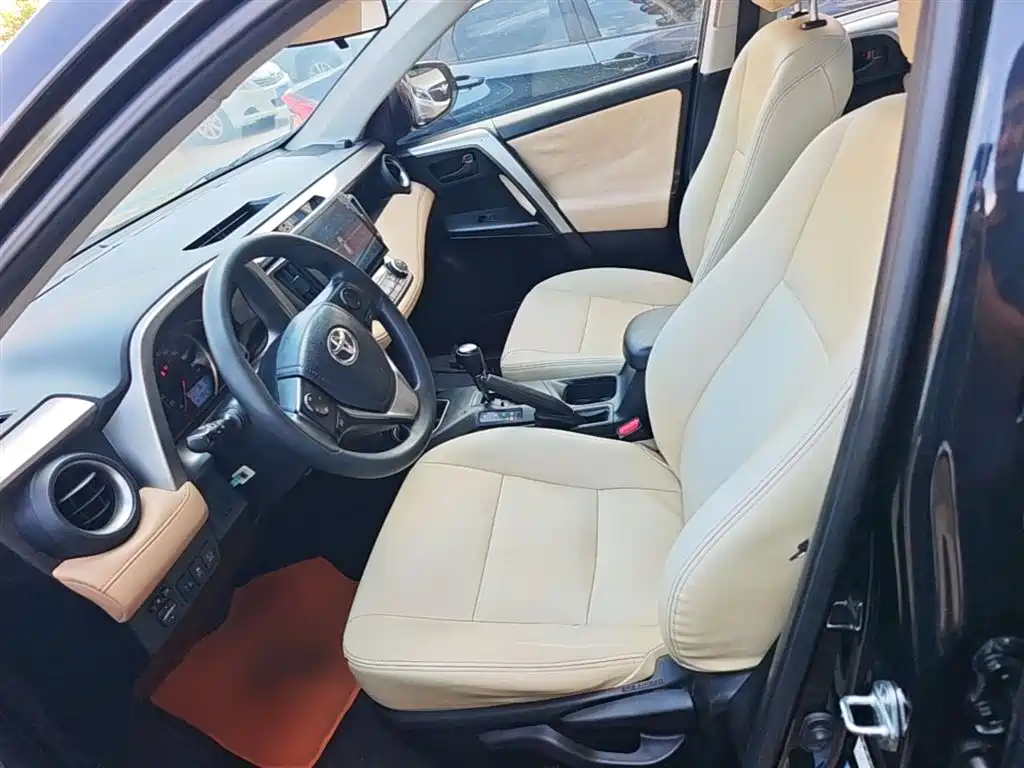 Toyota RAV4 2017 — фото 15