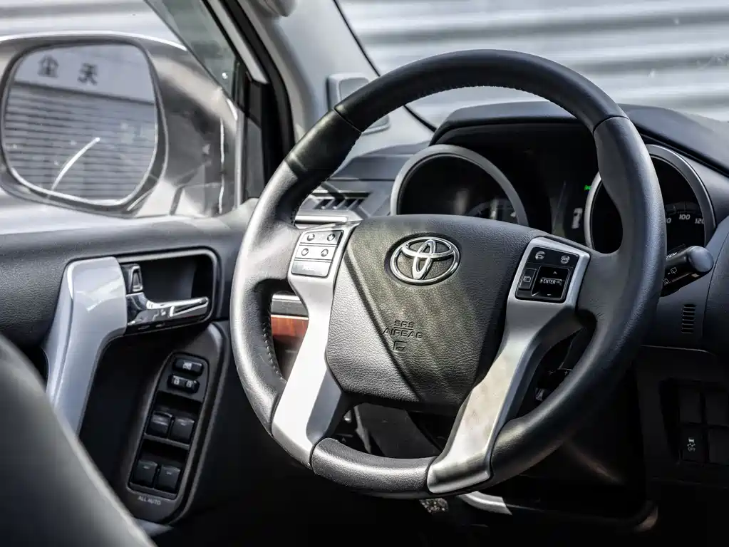 Toyota Prado 2015 — фото 7