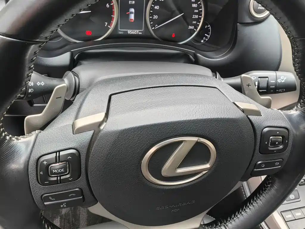 Lexus NX 2017 — фото 23