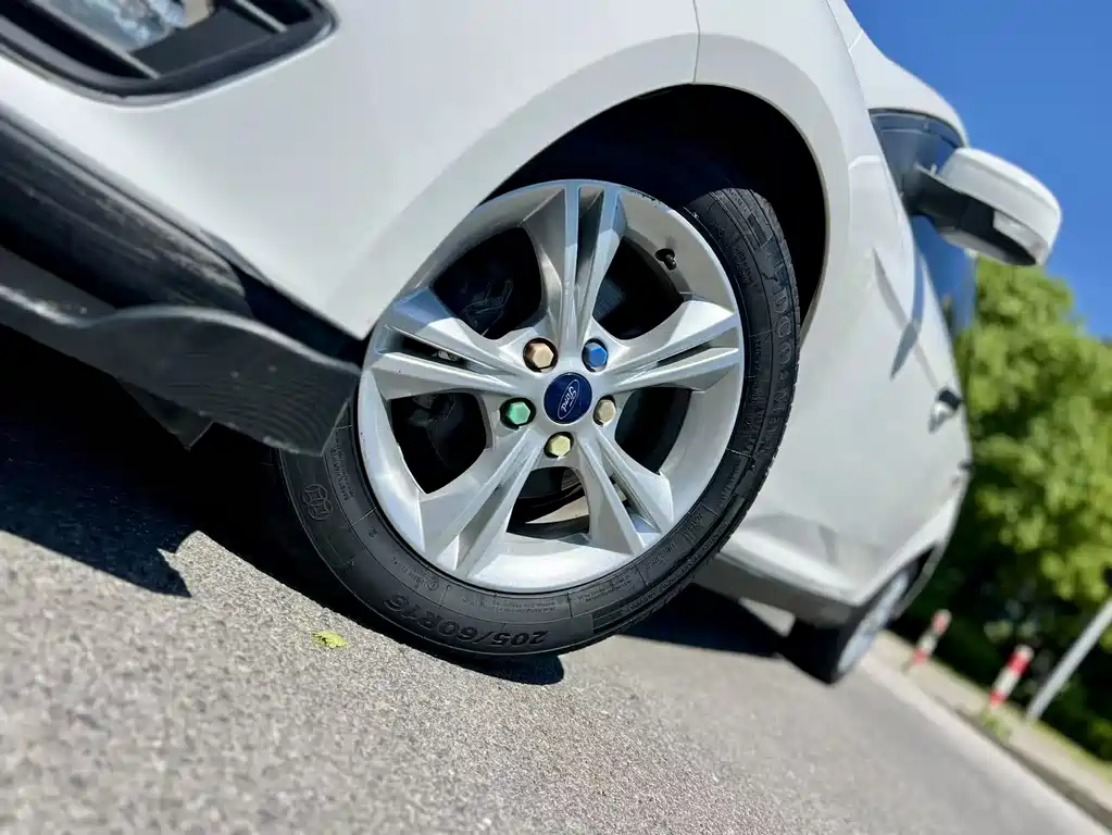 Ford Focus 2017 — фото 9