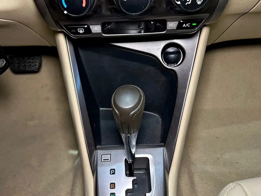 Toyota Yaris L 2014 — фото 16
