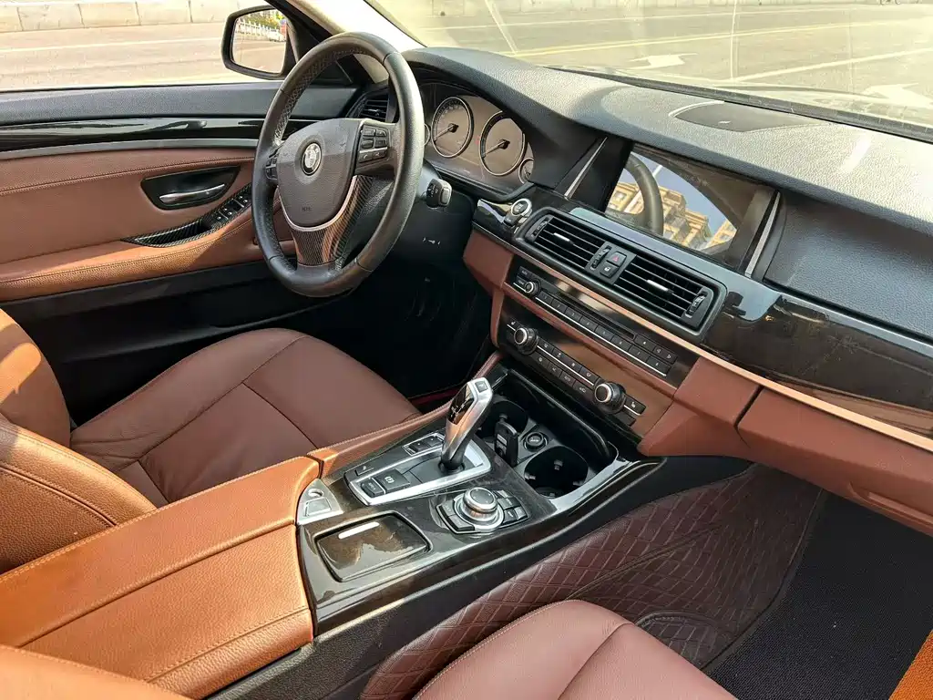 BMW 5 Series 2016 — фото 9