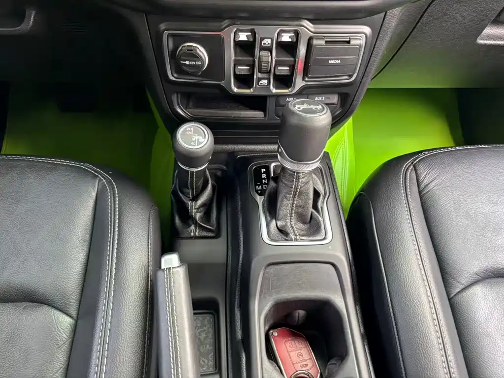 Jeep Wrangler 2020 — фото 13