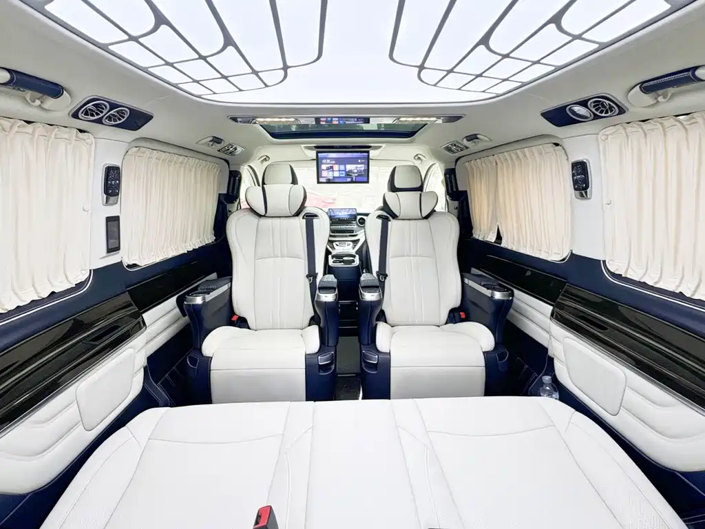 Mercedes-Benz V-Class 2022 — фото 8