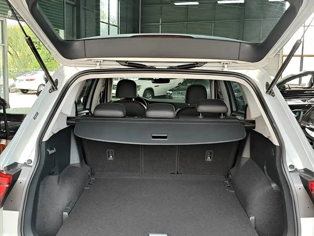 Volkswagen Tiguan L 2018 — фото 15