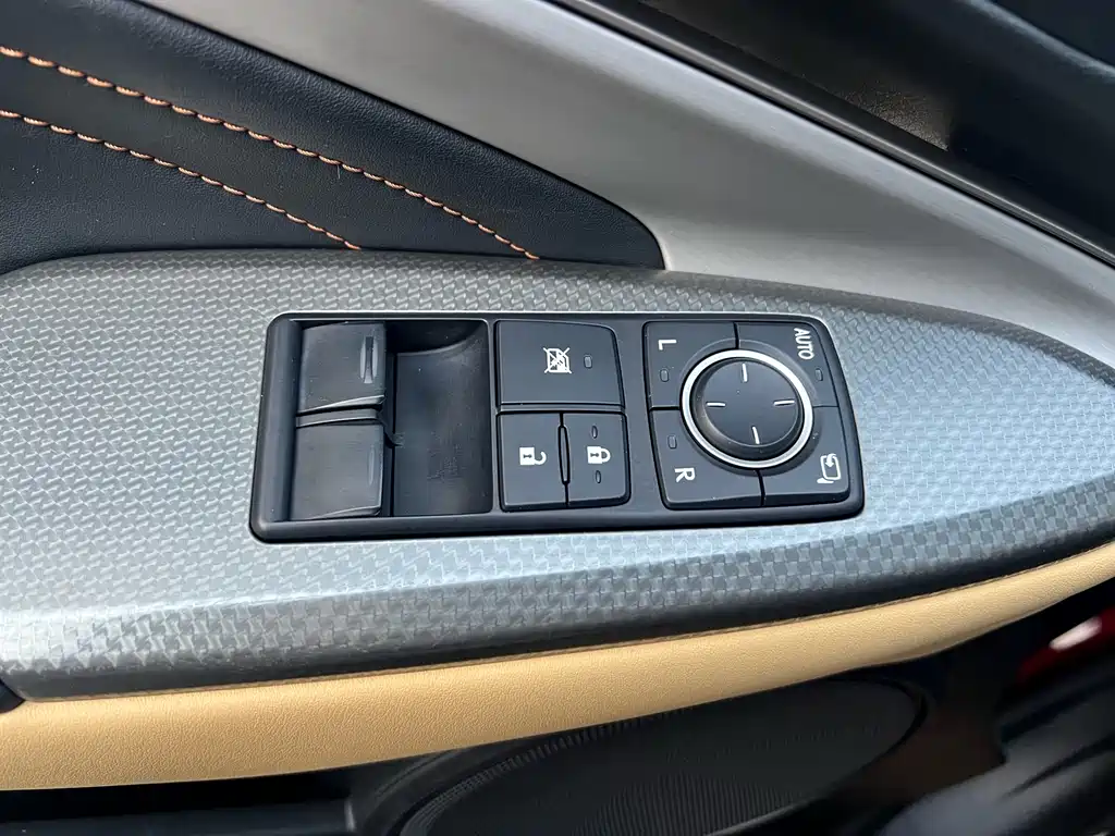 Lexus RC 2015 — фото 17