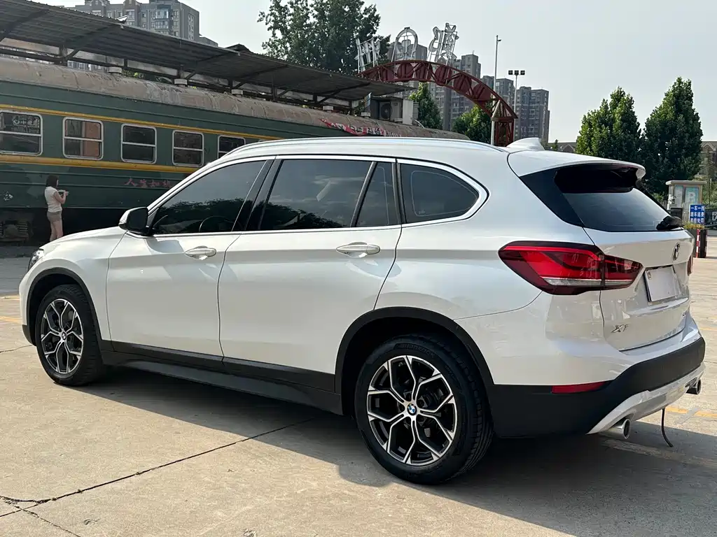 BMW X1 2022 — фото 8