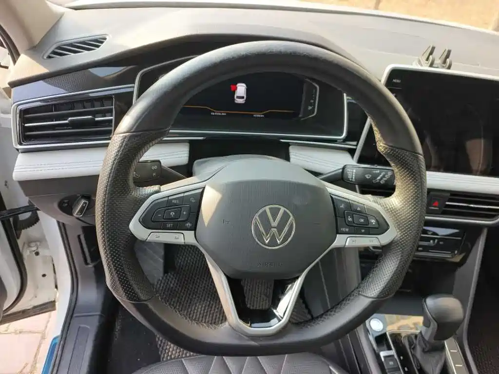 Volkswagen Tiguan L 2023 — фото 7