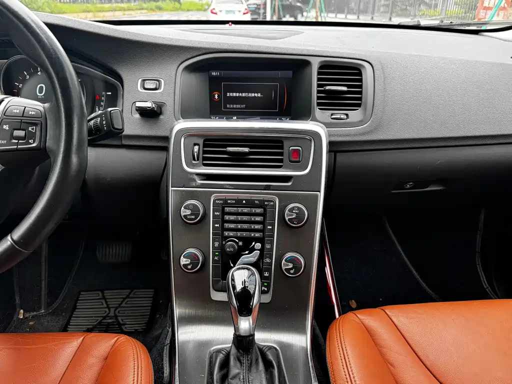 Volvo S60 2014 — фото 10