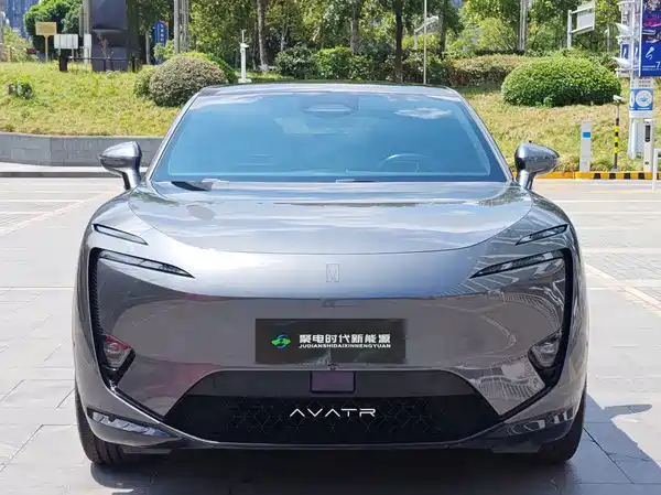 Avatr 11 2025
