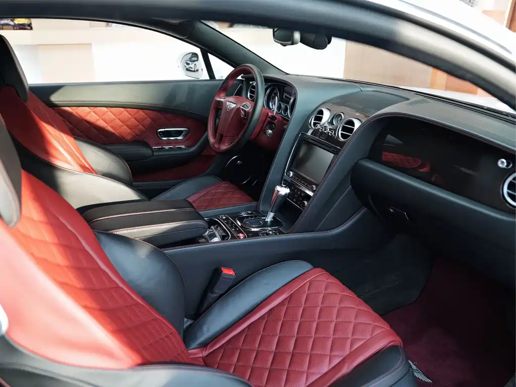 Bentley Continental 2017 — фото 15