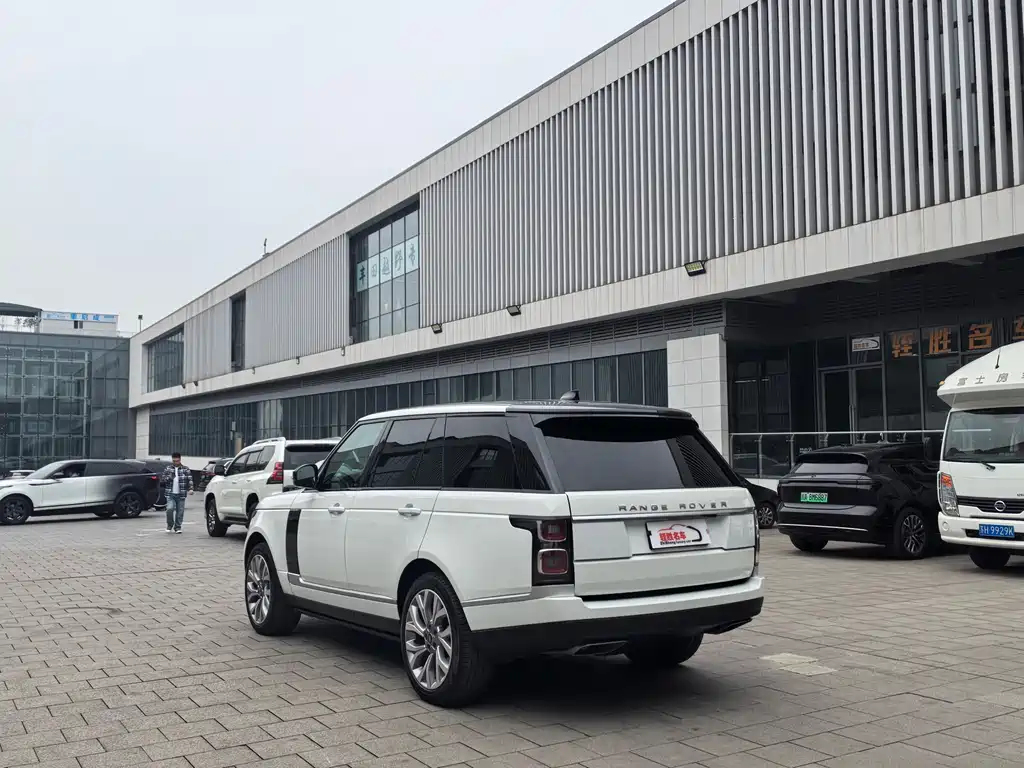 Land Rover Range Rover 2021 — фото 17