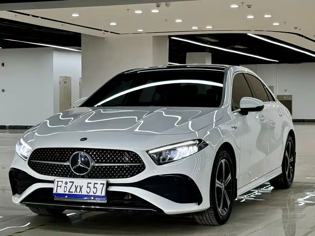 Mercedes-Benz A-Class 2024 — фото 1