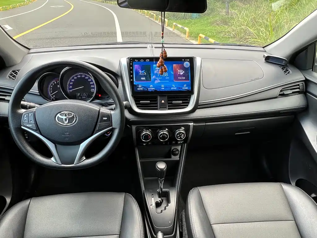 Toyota Yaris L 2018 — фото 11