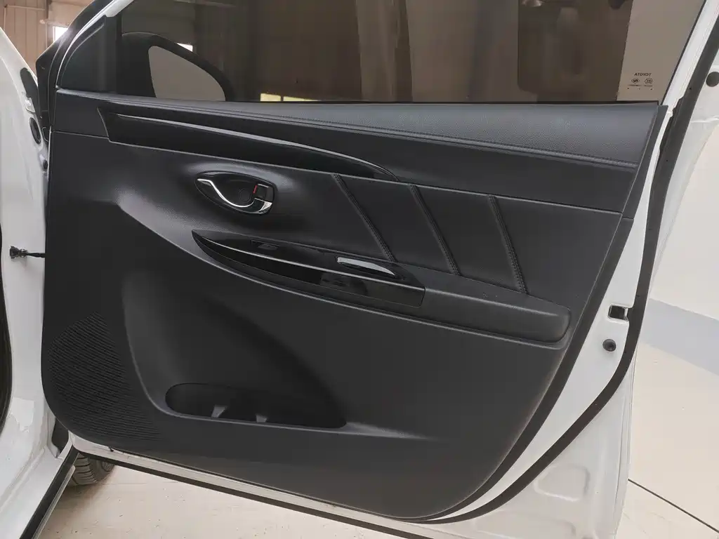 Toyota Yaris L 2022 — фото 22