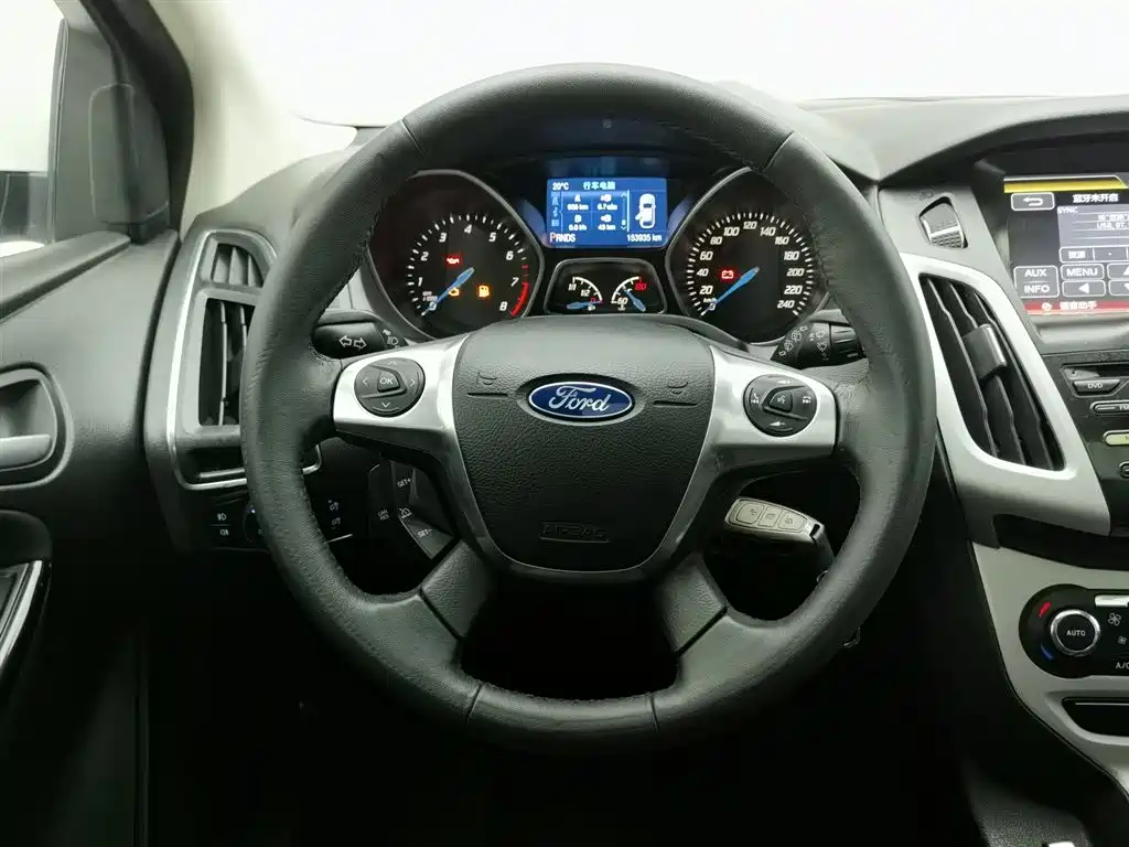 Ford Focus 2014 — фото 11