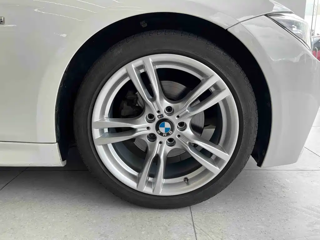 BMW 3 Series 2018 — фото 21
