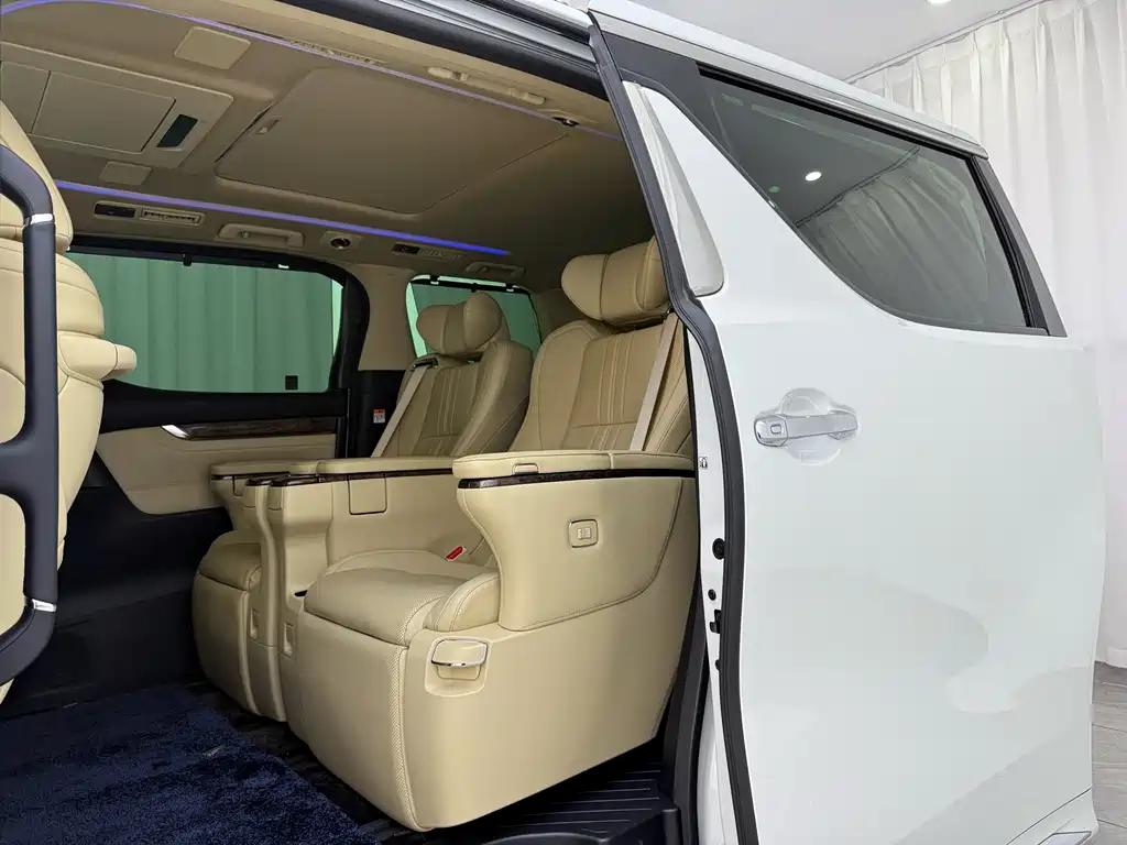 Toyota Vellfire 2023 — фото 6