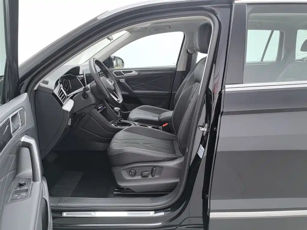 Volkswagen Tiguan L 2024 — фото 10