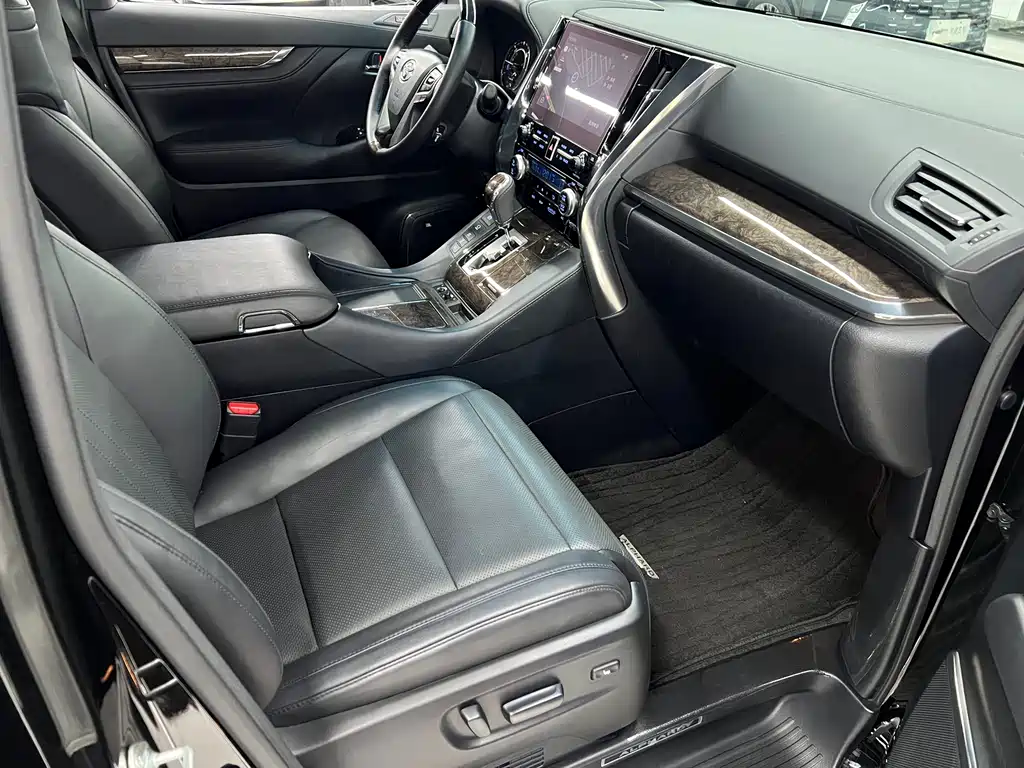 Toyota Alphard 2020 — фото 20