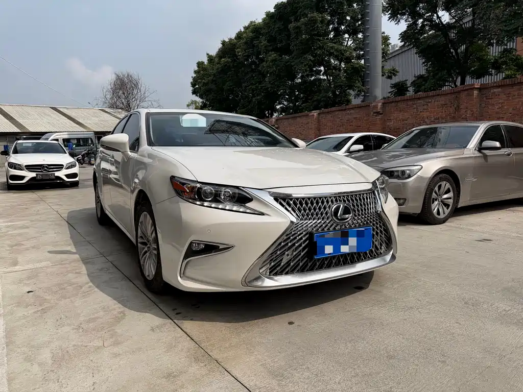 Lexus ES 2015