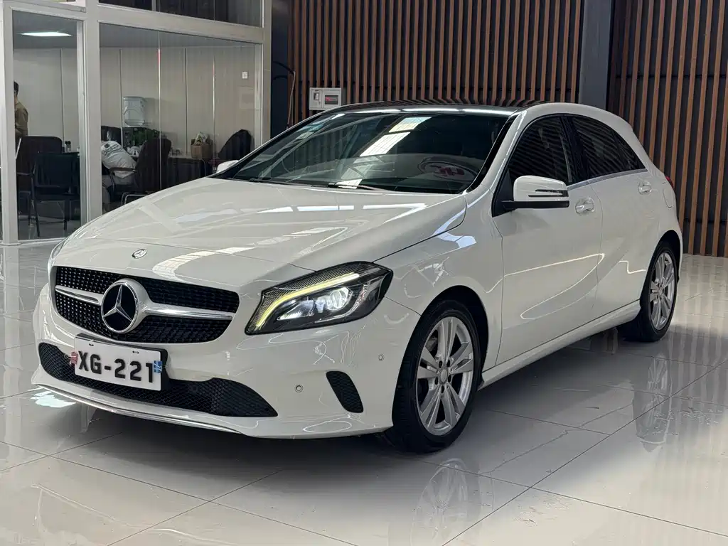 Mercedes-Benz A-Class 2017 — фото 1