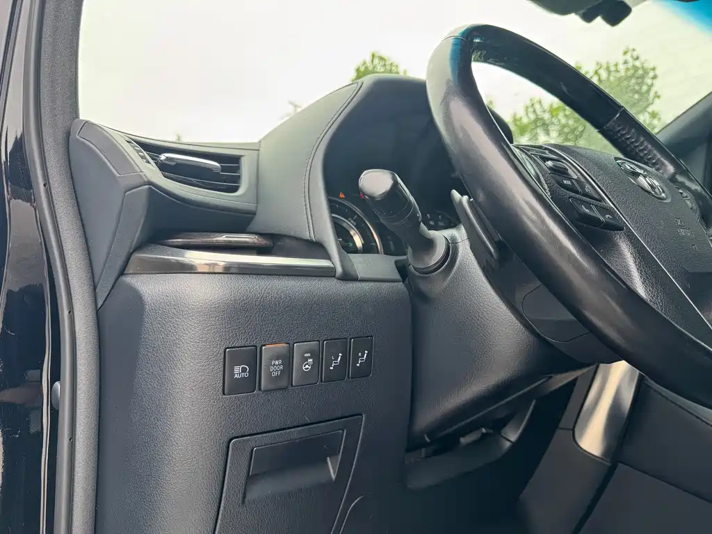 Toyota Vellfire 2023 — фото 14