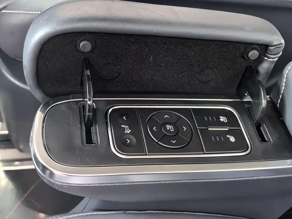GAC Motor Trumpchi M8 2022 — фото 11