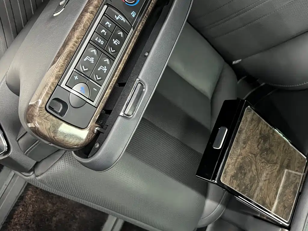 Toyota Alphard 2020 — фото 16