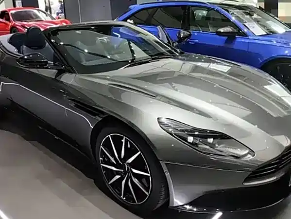 Aston Martin DB11 2021