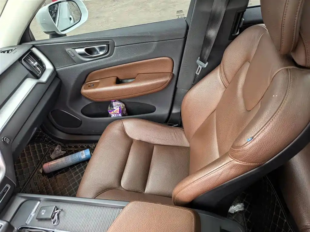 Volvo XC60 2019 — фото 12