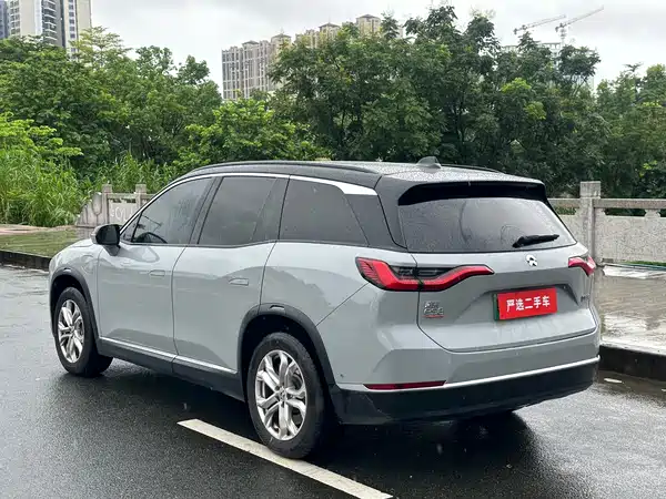 NIO ES8 2021