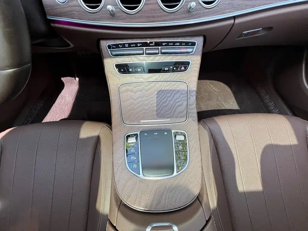 Mercedes-Benz E-Class 2023 — фото 14