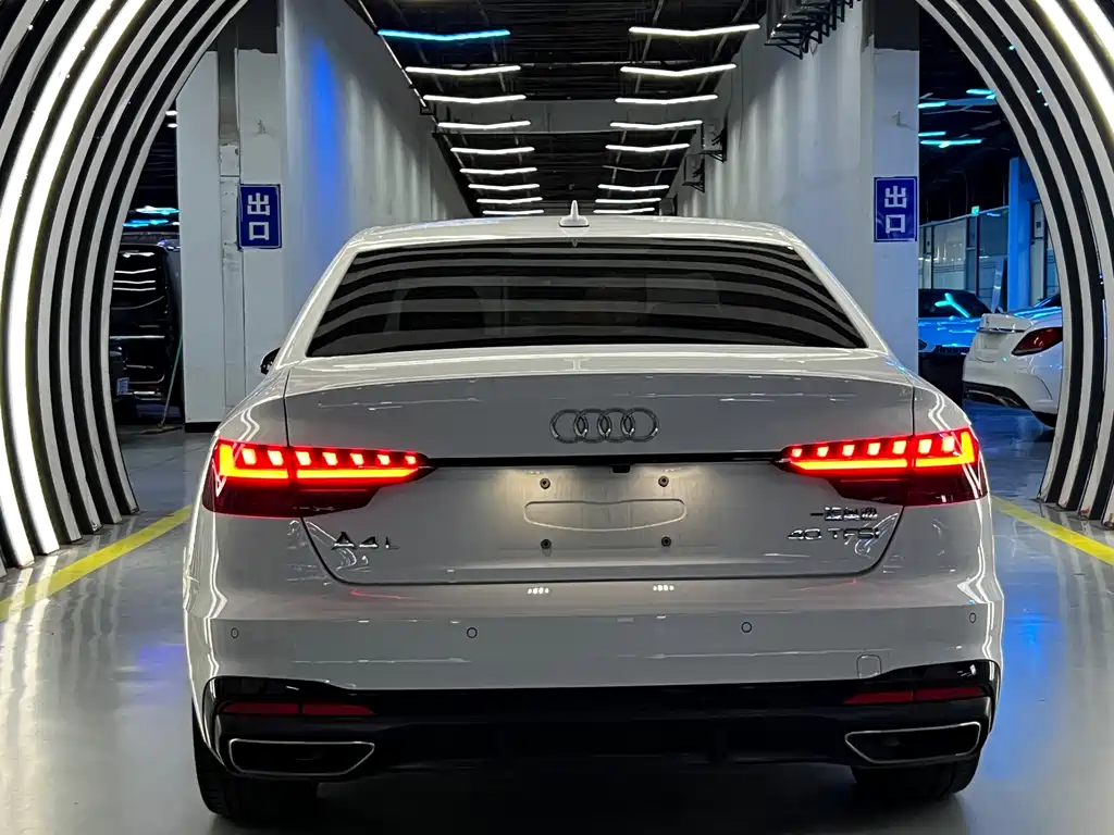 Audi A4L 2025 — фото 13