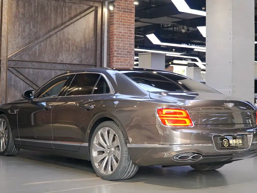 Bentley Flying Spur 2023 — фото 12