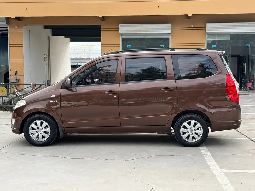 Wuling Hongguang 2017 — фото 15