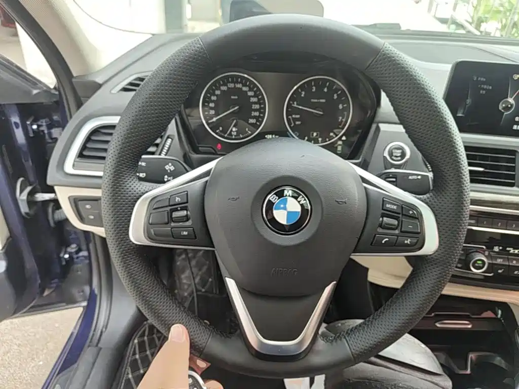 BMW 1 Series 2017 — фото 11