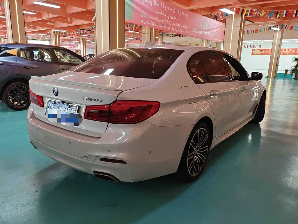 BMW 5 Series 2018 — фото 3