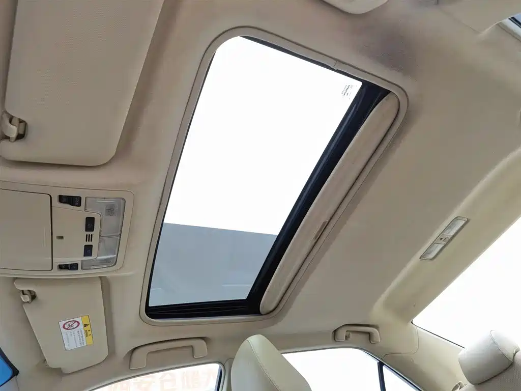 Toyota Camry 2015 — фото 14