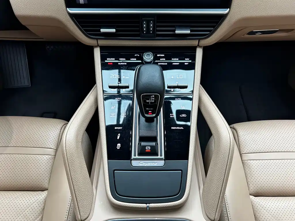 Porsche Cayenne 2018 — фото 16